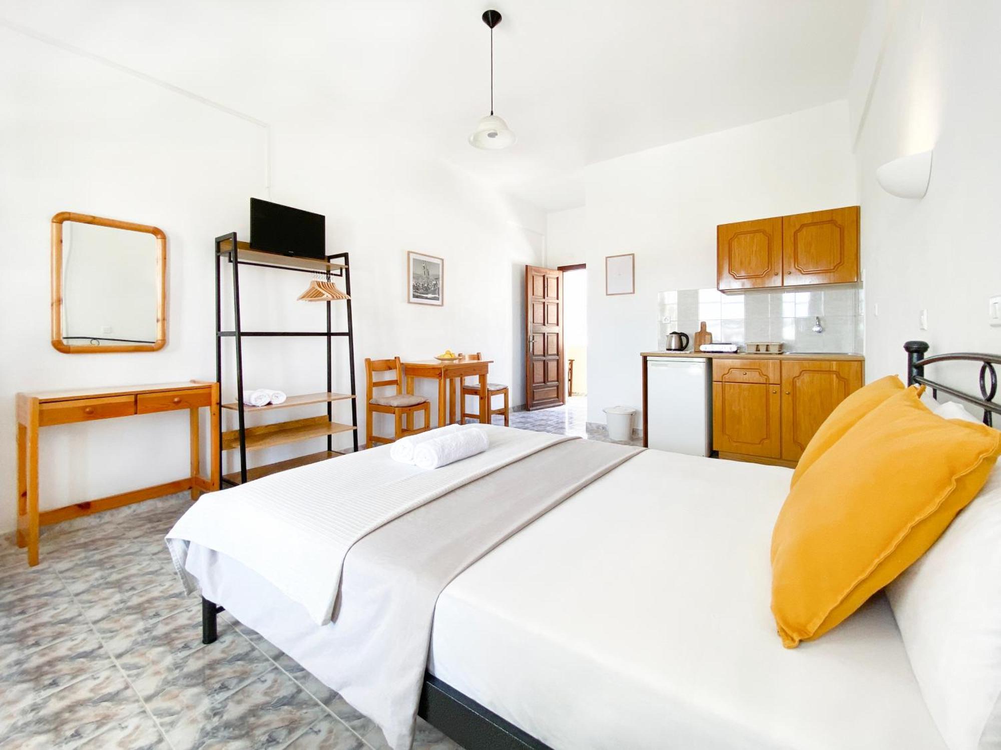 Almyra Villa Perissa  Room photo